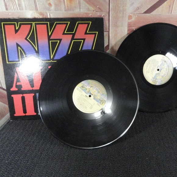 poly gram records Other - Kiss Alive II record album~2 album set~Detailed pics on cover~1977 edition.